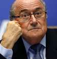 Blatter foi "bombardeado" com diversas questões sobre a criticada Copa no Catar  Foto: Reuters