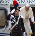 Papa desembarcou em Assis em um helicóptero   Foto: AFP