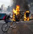 Manifestantes incendiaram até um carro durante o bloqueio no Morumbi  Foto: Bruno Santos / Terra