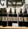 Imagem feita pelos alunos mostra garrafas de vinho na sala do reitor da Unicamp  Foto: Reprodução