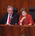 A presidente Dilma anunciou investimentos na obra do metrô e corredores de ônibus em Porto Alegre  Foto: Itamar Aguiar / Futura Press