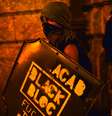<p>Jovem mascarado exibe a marca do Black Bloc durante protesto no Rio de Janeiro</p>  Foto: AFP