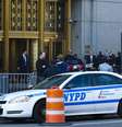 Movimentação em frente ao tribunal onde Al-Libi está sendo ouvido, em Nova York  Foto: Reuters