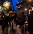 <p>Protesto no Rio de Janeiro começou pacífico, com professores e manifestantes vestindo fantasias</p>  Foto: Mauro Pimentel / Terra