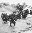 Tropas aliadas desembarcam na Normandia, França, durante o Dia D, em 6 de junho de 1944  Foto: Getty Images 