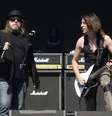 <p>Dokken tocou para poucos corajosos que enfrentaram o domingo de sol forte na Arena Anhembi em São Paulo</p>  Foto: Ricardo Matsukawa / Terra
