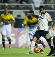 <p>Com chegada de Mano, Douglas pode voltar ao Gr&ecirc;mio</p>  Foto: Bruno Santos / Terra