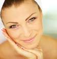 Método de depilação facial deve ser escolhido com cautela, pois a pele do rosto é sensível e pode sofrer com manchas e marcas difíceis de eliminar  Foto: Shutterstock