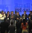 O consórcio formado pelas empresas Shell, Total, CNPC, CNOOC e Petrobras foi o vencedor da 1ª Rodada de Licitação do Pré-Sal e terá o direito a explorar e produzir o petróleo da área de Libra, na Bacia de Santos  Foto: Fernando Frazão / Agência Brasil