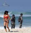 <p>Força Nacional e o Exército fazem a  segurança do prédio onde será realizado o leilão</p>  Foto: Reuters