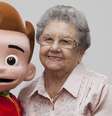 <p>Palmirinha e o boneco Guinho, que faz parte de seu programa na TV</p>  Foto: Divulgação