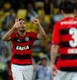 <p>Hernane mostrou oportunismo nos gols do Flamengo</p>  Foto: Mauro Pimentel / Terra