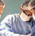 Médico usou Glass para assistir a vídeos do procedimento e conversar com outros médicos sobre a cirurgia  Foto: Divulgação