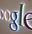 Logotipo do Google é visto em uma loja de eletrônicos em Encinitas, nos EUA. O grupo que detém milhares de patentes que pertenciam à Nortel entrou com sua primeira ação por patente na quinta-feira contra um alvo familiar, o Google, companhia que foi vencida no leilão de falência da Nortel. 11/04/2013  Foto: Mike Blake / Reuters