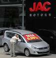 <p>Parceria com as concession&aacute;rias pretende recuperar o n&iacute;vel de vendas, que recuou no primeiro trimestre</p>  Foto: Paulo Whitaker / Reuters