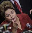 <p>Presidente Dilma Rousseff fala com jornalistas após cerimônia em que sancionou o programa Mais Médicos</p>  Foto: Ueslei Marcelino / Reuters