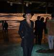 A atriz usou chapéu para não chegar "descabelada" ao evento  Foto: AgNews