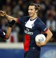 <p>Ibrahimovic mais uma vez comandou o PSG a uma vit&oacute;ria no Franc&ecirc;s; Lucas deu uma assist&ecirc;ncia</p>  Foto: Reuters