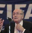 <p>Para Joseph Blatter, presidente da Fifa, Catar est&aacute; "no caminho certo" para lidar com direitos dos trabalhadores</p>  Foto: Enrique De La Osa / Reuters