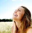 A vitamina D, além de regular funções metabólicas e neurológicas, contribui para o fortalecimento dos dentes. Ela é responsável pelo metabolismo do cálcio e fósforo, substâncias importantes para a mineralização dos dentes  Foto: Shutterstock