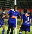<p>Aos 32 anos, Baptista foi campeão brasileiro pela primeira vez, assim como Tinga, de 35</p>  Foto: Edson Ruiz / Gazeta Press