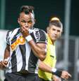 Fernandinho comemora gol que iniciou vitória do Atlético-MG sobre o Internacional  Foto: Bruno Cantini/Atlético-MG / Divulgação