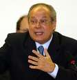 <p>Ex-ministro José Dirceu testemunha perante conselho de ética do Congresso, em Brasília, em agosto de 2005</p>  Foto: Jamil Bittar / Reuters