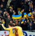 Jogadores da Ucrânia festejam vitória sobre a França em Kiev que deixa a equipe mais perto da Copa do Mundo  Foto: AFP