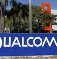 <p>Uma placa da Qualcomm em um dos vários prédios da empresa em seu campus em San Diego, Califórnia</p>  Foto: Mike Blake / Reuters