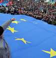 <p>A oposição diz que o governo acerta com a Rússia um acordo lucrativo que também possa garantir a reeleição em 2015</p>  Foto: AFP