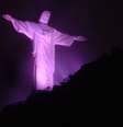 O Cristo Redentor iluminado de lilás para marcar o início dos Dias de Ativismo pelo Fim da Violência contra as Mulheres, em 2013  Foto: Alessandro Buzas / Futura Press