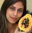 Feito com mamão, farelo de aveia e óleo de oliva extravirgem, peeling caseiro diminui oleosidade da pele e combate a acne sem causar descamações    Foto: Gis Ciasca