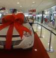 <p>Na esteira dos gastos natalinos, shoppings sortearam de bicicletas elétricas a carros</p>  Foto: Divulgação