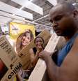 A Black Friday em um supermercado na zona leste de São Paulo começou ainda na noite de quinta-feira  Foto: Ricardo Matsukawa / Terra