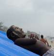 Como parte do projeto Somos Todos Amarildo, grupo apresenta trabalhos de diversos artistas na Praia do Arpoador  Foto: Tânia Rêgo / Agência Brasil