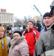 Manifestante ferido por policiais participa de protesto na praça da Independência, em Kiev, contra a violência repressão policial  Foto: AFP