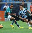 <p>Vargas faz os seus últimos jogos pelo Grêmio; chileno não permanecerá no clube para 2014, mas vinda para o Santos é incerta</p>  Foto: Gustavo Granata/Agif / Gazeta Press