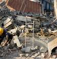 <p>Bombeiros procuram por pedreiro desaparecido em obra que desabou em Guarulhos</p>  Foto: Bruno Santos / Terra