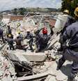 <p>Bombeiros continuam o trabalho de busca pelo operário desaparecido no desabamento em Guarulhos</p>  Foto: Bruno Santos / Terra