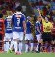 <p>Jogo teve momentos quentes e uma expulsão para cada lado</p>  Foto: Jorge Rodrigues/ Agência Eleven / Gazeta Press