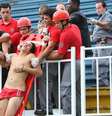 <p>Willian Costa, 19 anos, saiu da Arena Joinville de helicóptero após a pancadaria na arquibancada entre organizadas de Atlético-PR e Vasco</p>  Foto: Paulo Sérgio / Agência Lance