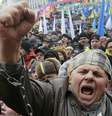 Oposição desafia resistência do governo com novo protesto massivo na Maidan Nezalezhnosti, ou Praça da Independência, em Kiev  Foto: Reuters