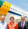 Sarney, Lula, Dilma, FHC e Collor embarcam para a África do Sul no aeroporto do Rio de Janeiro  Foto: Roberto Stuckert Filho / PR / Divulgação