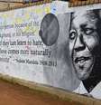 Murais por todo país homenageiam o ex-líder morto na quinta-feira passada  Foto: EFE