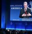Bill Clinton fala na abertura do evento sobre os problemas e o futuro da América Latina  Foto: EFE
