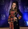 <p>A cantora apostou em um vestido muito volumoso, que acabou escondendo as curvas</p>  Foto: AgNews