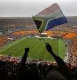 <p>Soccer City foi palco de maior homenagem a Mandela em 2013</p>  Foto: Yannis Behrakis / Reuters