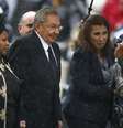 O presidente cubano, Raúl Castro, chega para a cerimônia de despedida de Mandela  Foto: AP
