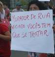 Cerca de 30 moradores do bairro de Canasvieiras, localizado na região norte de Florianópolis, realizaram mais um protesto anti-mendigos nesta quarta-feira  Foto: Fabricio Escandiuzzi / Especial para Terra