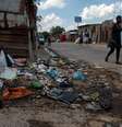 Lixo nas ruas de Alexandra: uma triste realidade que persiste por décadas na África do Sul  Foto: Mauro Pimentel / Terra